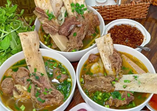Bún Bò Huế Cô Xuân Chợ Đông Ba - Tân Quy
