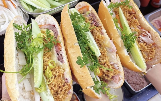 Bánh Mì Hương - Bánh Mì Sài Gòn & Xôi Mặn - 219 Hoàng Minh Thảo