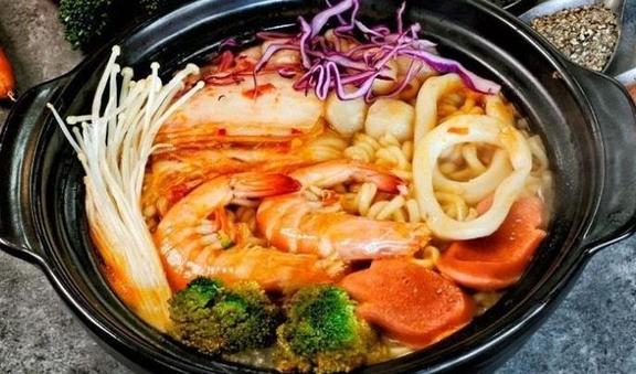 Chichi's Kitchen - Mỳ Bò Sốt Vang, Mỳ Cay Hải Sản & Đồ Ăn Vặt