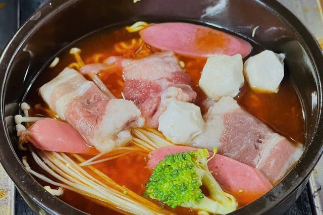 Hankuk - Mỳ Cay & Ăn Vặt - 93 Sơn Thuỷ Đông 3