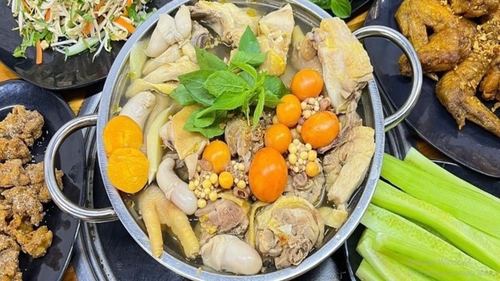 Lẩu Bò Tươi & Lẩu Gà Lá É - Núi Trúc HotPot