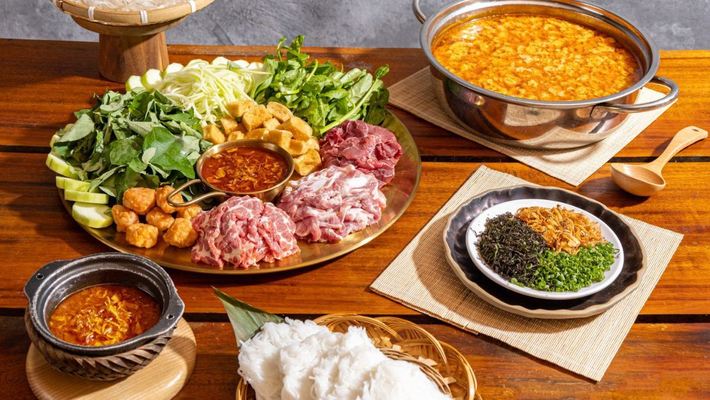 Bia Gõ Quán - Cá Nhám Và Lẩu Tôm Bầu