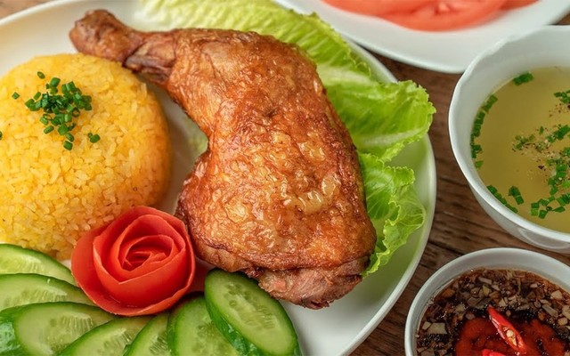 Cơm Gà Xối Mỡ - Lê Tấn Bê