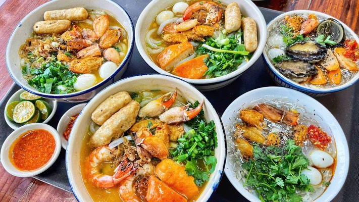 QUYEN - Bánh Canh Cua & Súp Cua - 90B Tuyên Quang