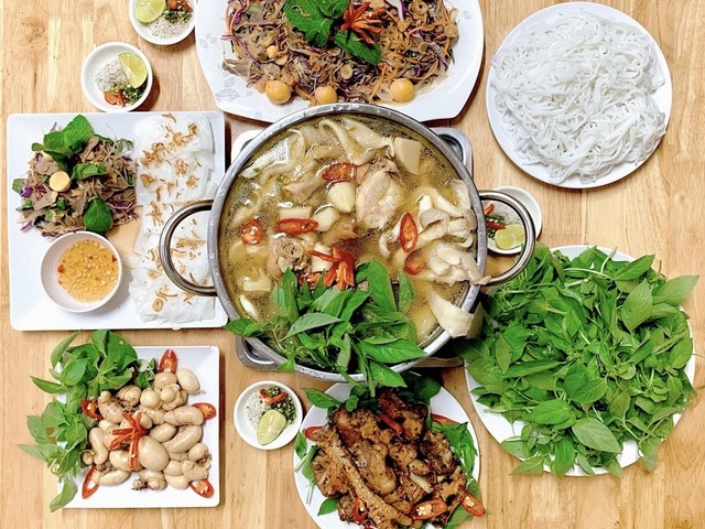 Lẩu Gà Lá É Phú Yên Hội Ngộ Quán - Đồng Khởi