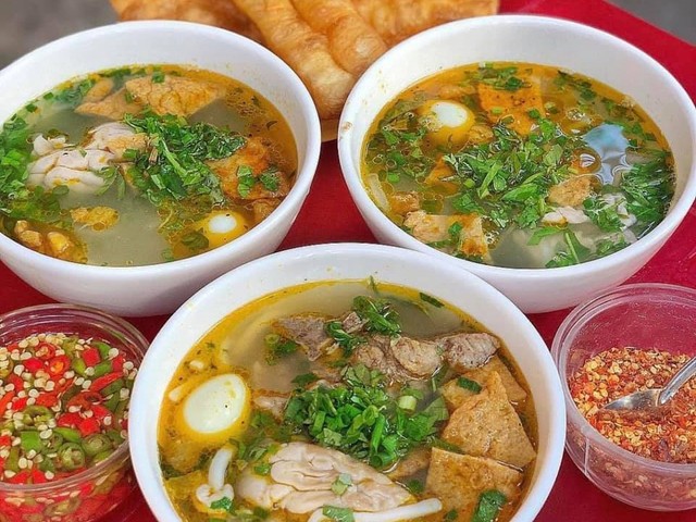 Quán Hằng - Bánh Canh Xương Chả Trứng
