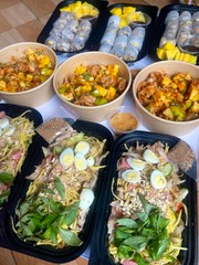 Quán bán online - Có nhận đặt trước tiệc chiều cho các công ty ạ