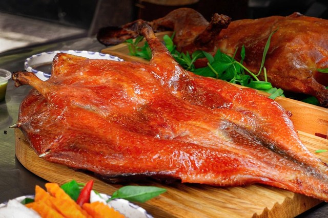 Vịt Quay Tỳ Bà Da Giòn Hưng Phát - Lê Hồng Phong