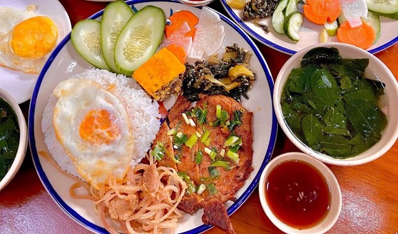 Phương Phương - Cơm Tấm Sườn Nướng & Bún Chả Nem Rán