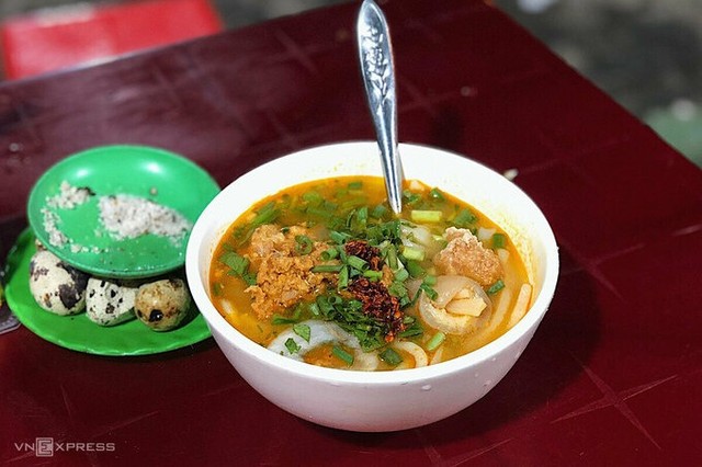Bánh Canh Xứ Huế Quán - 116 Đỗ Thúc Tịnh