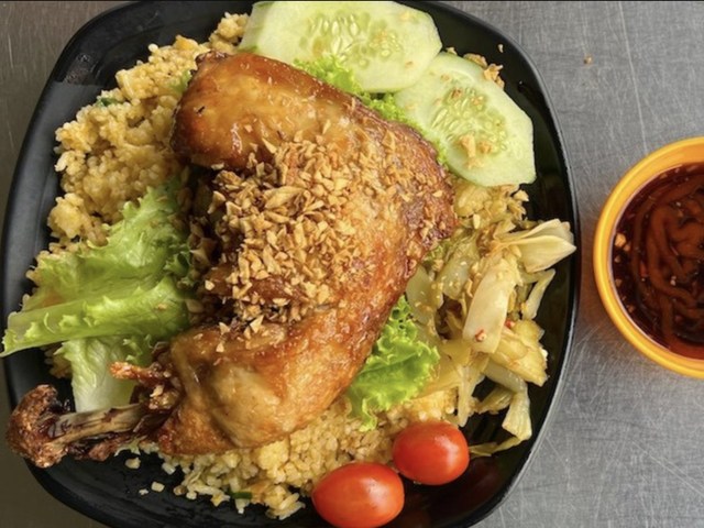 Cơm Gà Xối Mỡ Mười Ký - Phan Xích Long