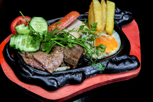 Bò Bít Tết Minh Phát - 210 Huỳnh Cương