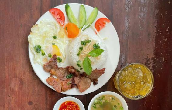 Quán Cơm Hoàng Gia