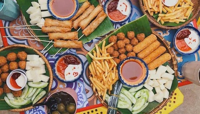 Đồ Ăn Vặt, Sữa Chua & Chân Gà Xả Tắc - Long Biên