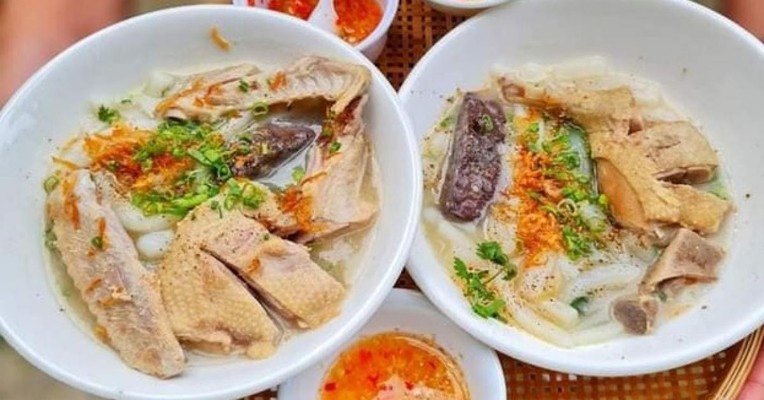 Bánh Canh Gà Ta Bột Xắt Cô Thuý - 793/35A Trần Xuân Soạn