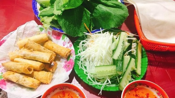 Ram Cuốn Cải & Chân Gà Phúc - Núi Thành