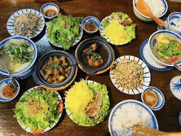 Cơm NộJ - Cơm Quê & Cơm Văn Phòng - 215 Hải Phòng