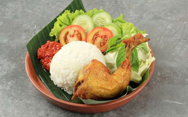 Cơm Gà Xối Mỡ Mochi - 126 Nguyễn Chích