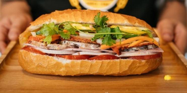 Long Chill - Bánh Mì Heo Quay