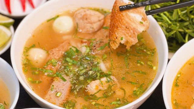 Bánh Canh Cá Lóc O Cầm - Trương Định