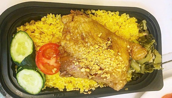 Cơm Gà Xối Mỡ Mắm Tỏi - 132 Trường Chinh