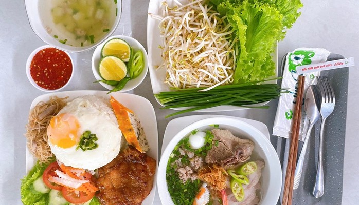 Cơm Sườn Tấm, Phở Và Bánh Mì - Như Quỳnh 2 - Hoà Bình