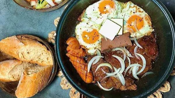 May Food & Drink - Bánh Mì Chảo, Xôi & Bánh Chuối Chiên