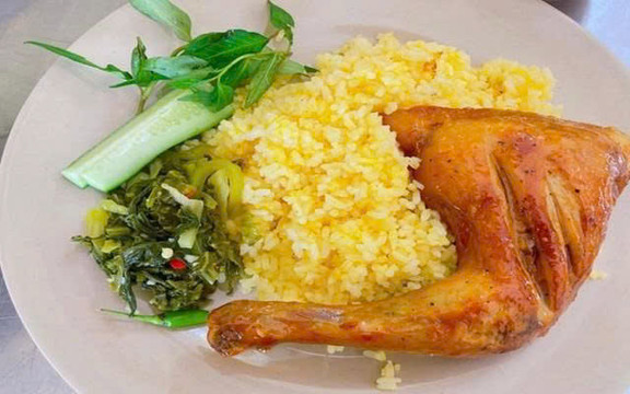 Cơm Gà Xối Mỡ Cây Bàng 89 - KDC K8