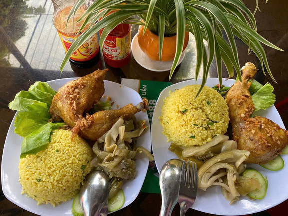 Cơm Gà Sáu Đèo - Lê Văn Phẩm