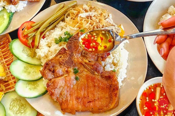 Cơm Tấm, Bún Thịt Nướng & Bún Nước Tương 5B
