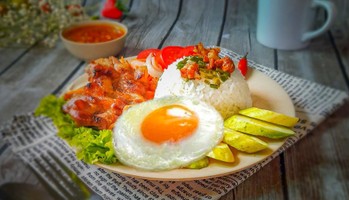 Bánh cuốn trứng