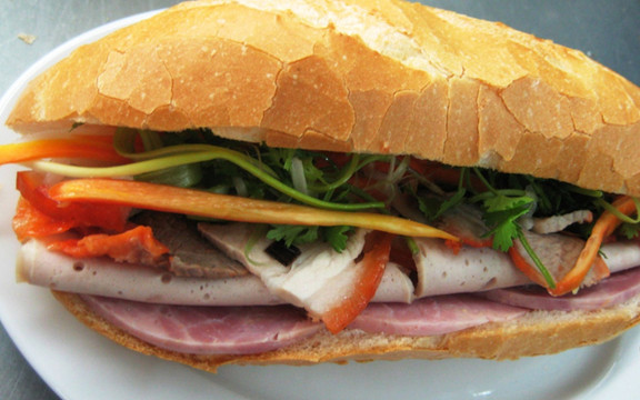 Bánh Mì & Sữa Bắp 122 - Bùi Thị Xuân