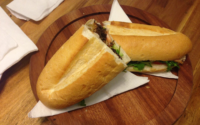 Bánh Mì Hồng Liên