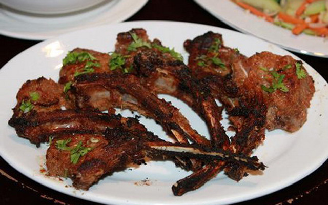 Quán Đông Tây