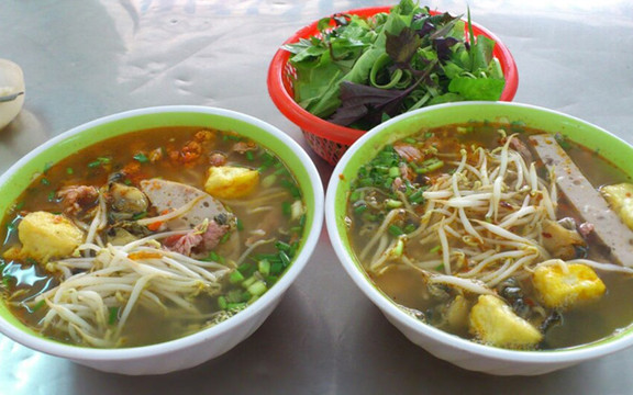 Thủy - Bún Ốc Thịt Bò