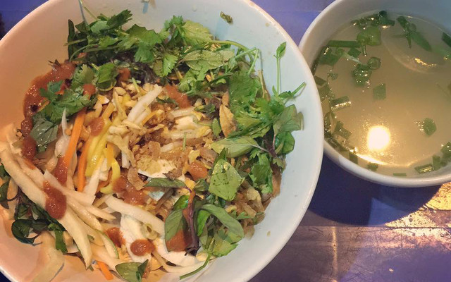 Phở Hồng - Phở Gà - 15 Hàng Hòm