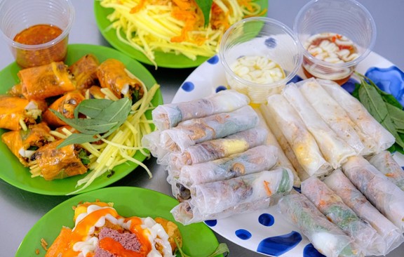 Dì Hồng - Bánh Tráng Cuốn Trộn