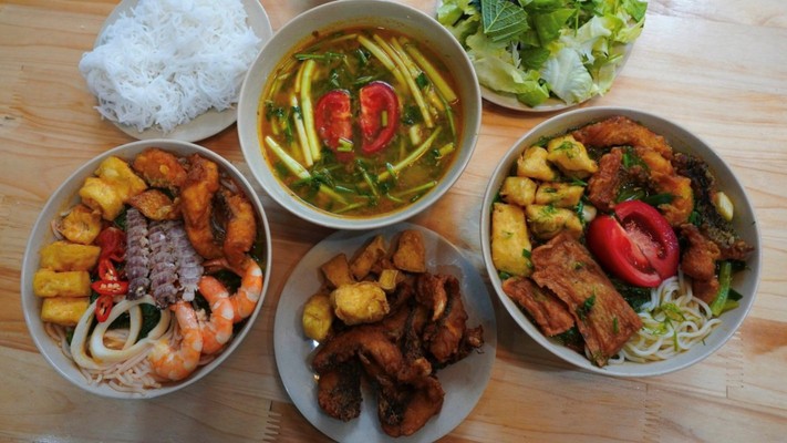 Phương Hoa - Bún Thái Hải Sản Tươi Sống & Bún Cá Chấm - Tập Thể Thành Công