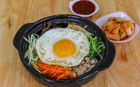 Ăn vặt Hàn, giá Việt 