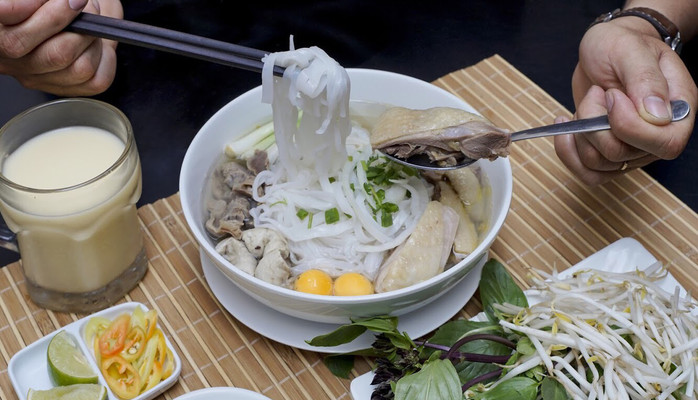 Hủ Tiếu Mì Gà Hoàng Gia - Lê Văn Thịnh