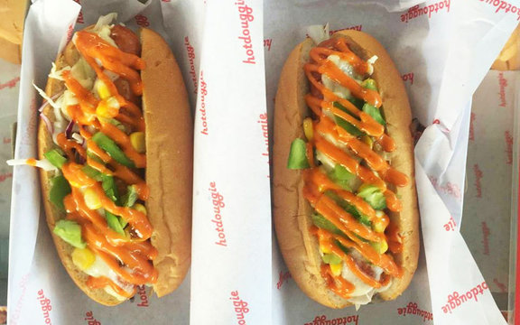 Hot Douggie - Bánh Mì Hot Dog