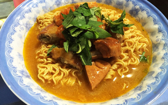 Cô Năm - Phá Lấu Bò