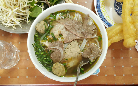 Bún Bò Huế O Hương - Cơm Tấm & Trà Sữa - 62 Lô Q Lương Thế Vinh