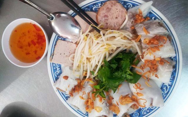 Bánh Cuốn & Gà Ác Tần - Đặng Tiến Đông