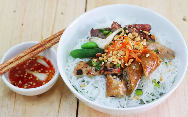 Nem Nướng & Bún Thịt Nướng 243 Tôn Đản