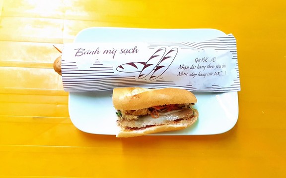 Cô Lê - Bánh Mì Que Sạch