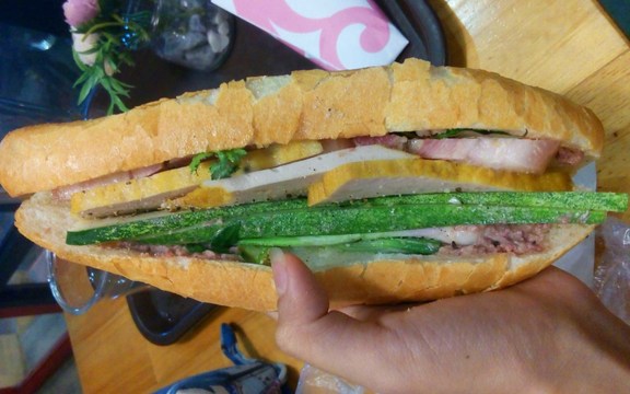 Bi's Food & Drink