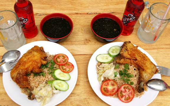 Cơm Gà Xối Mỡ - Thạch Lam