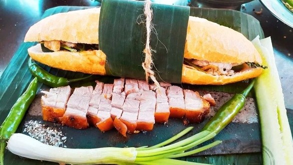 Bánh Mì Heo Quay Cô Tuyết - Hoàng Diệu