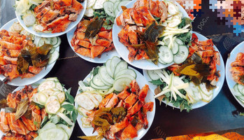 Cơm Gà Và Vịt Quay